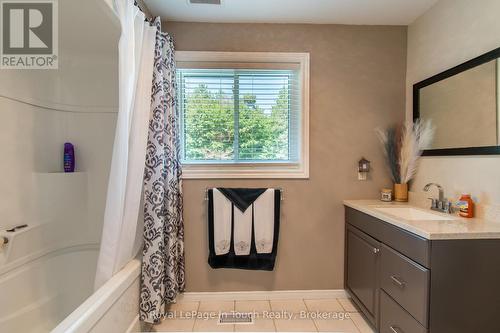 80 12 Concession E, Tiny, ON - Indoor Photo Showing Bathroom