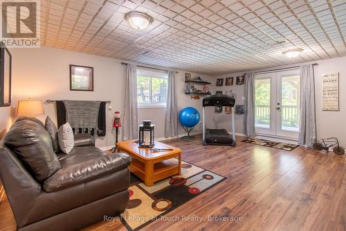 80 12 Concession E, Tiny, ON - Indoor Photo Showing Living Room