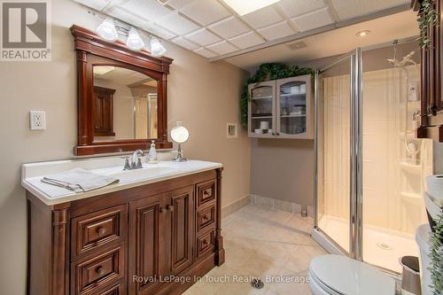 80 12 Concession E, Tiny, ON - Indoor Photo Showing Bathroom