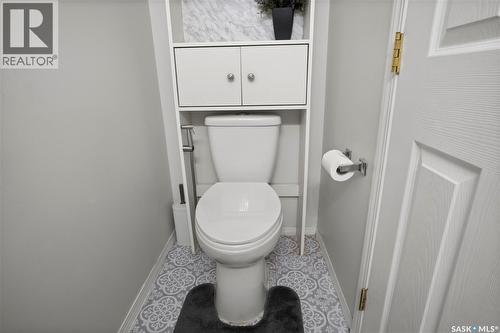 1402 10Th Avenue E, Regina, SK - Indoor Photo Showing Bathroom