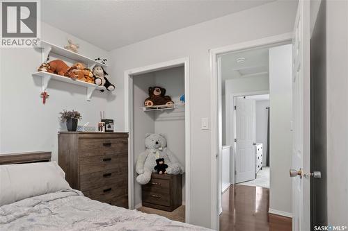 1402 10Th Avenue E, Regina, SK - Indoor Photo Showing Bedroom