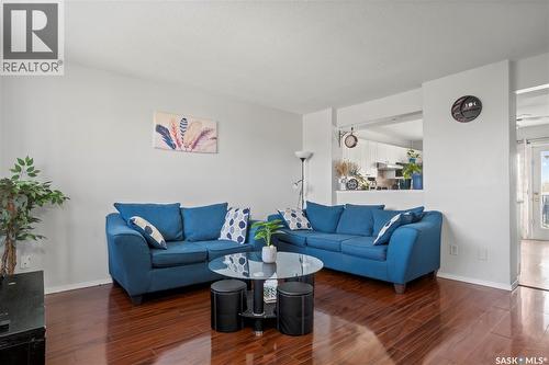 1402 10Th Avenue E, Regina, SK - Indoor Photo Showing Living Room