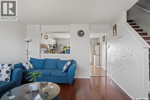 1402 10Th Avenue E, Regina, SK - Indoor Photo Showing Living Room