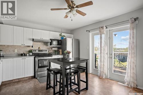 1402 10Th Avenue E, Regina, SK - Indoor Photo Showing Kitchen