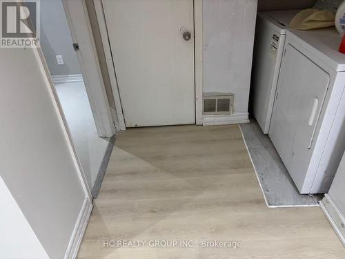 LOWER - 25 BEECHWOOD AVENUE , Toronto, Ontario M6N 4S9 3