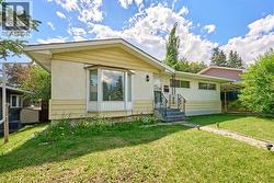 627 94 Avenue SW  Calgary, AB T2V 0X8