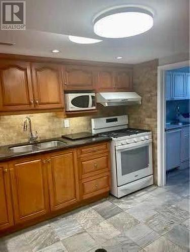 3589 Birchmeadow Crescent, Mississauga, ON - Indoor Photo Showing Kitchen