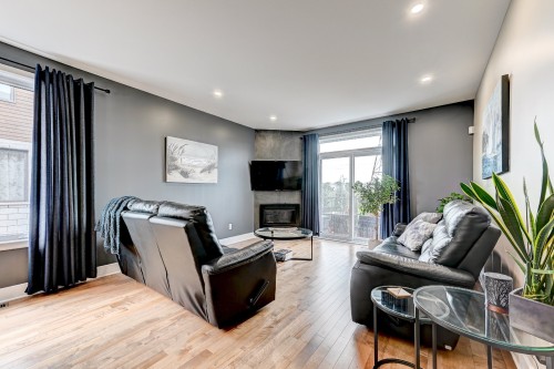 Living Room - 650 Rue Du Damier-Argenté, La Prairie, QC - Indoor Photo Showing Living Room With Fireplace