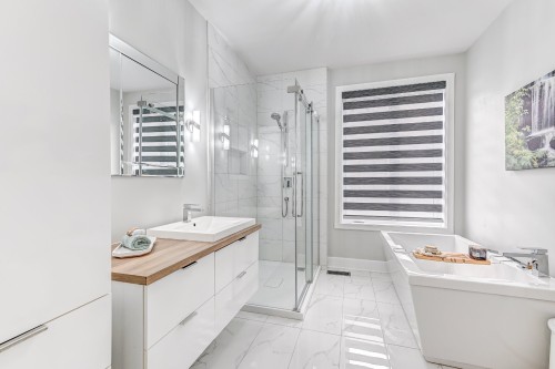 Bathroom - 650 Rue Du Damier-Argenté, La Prairie, QC - Indoor Photo Showing Bathroom