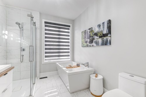 Bathroom - 650 Rue Du Damier-Argenté, La Prairie, QC - Indoor Photo Showing Bathroom