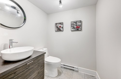 Powder room - 650 Rue Du Damier-Argenté, La Prairie, QC - Indoor Photo Showing Bathroom