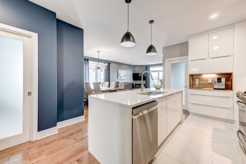 Kitchen - 650 Rue Du Damier-Argenté, La Prairie, QC - Indoor Photo Showing Kitchen With Double Sink With Upgraded Kitchen
