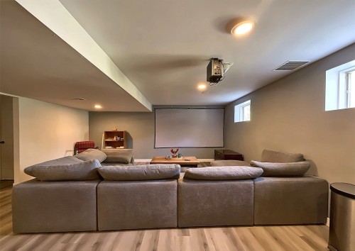 Media Room - 1807 Rue Glengarry, Mascouche, QC - Indoor