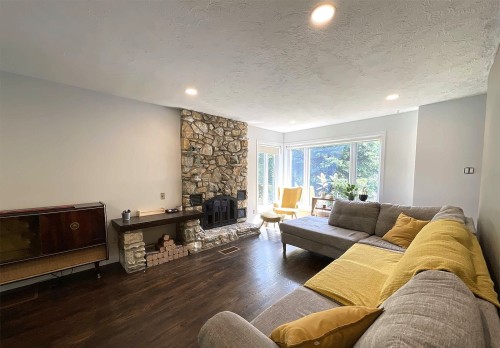 Living Room - 1807 Rue Glengarry, Mascouche, QC - Indoor Photo Showing Living Room With Fireplace