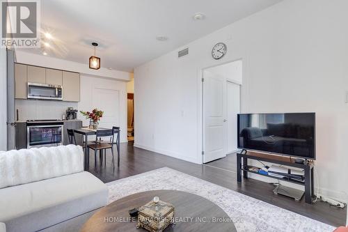 319 - 100 Eagle Rock Way, Vaughan, ON - Indoor Photo Showing Living Room