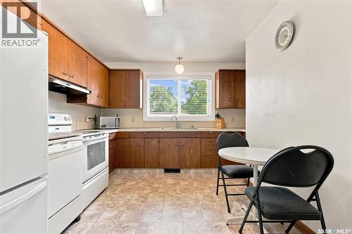 504 Leslie Avenue, Saskatoon, SK - Indoor Photo Showing Kitchen