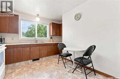 504 Leslie Avenue, Saskatoon, SK - Indoor Photo Showing Kitchen