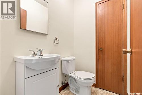 504 Leslie Avenue, Saskatoon, SK - Indoor Photo Showing Bathroom