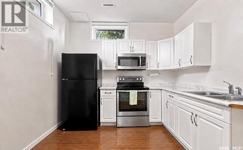 504 Leslie Avenue, Saskatoon, SK - Indoor Photo Showing Kitchen With Double Sink