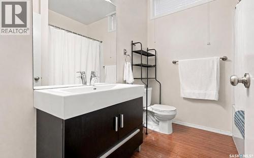 504 Leslie Avenue, Saskatoon, SK - Indoor Photo Showing Bathroom