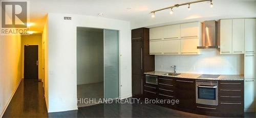 408 - 770 BAY STREET , Toronto, Ontario M5G 0A6 3