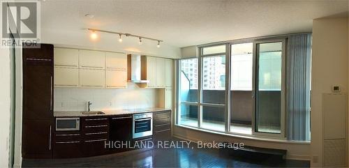 408 - 770 BAY STREET , Toronto, Ontario M5G 0A6 4