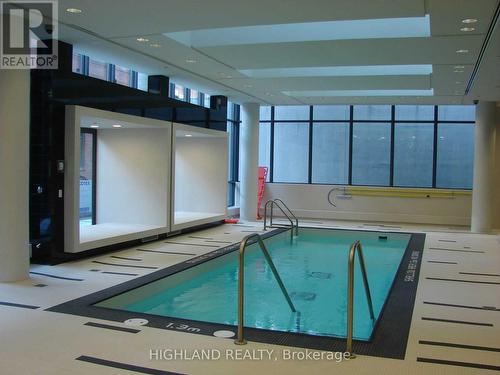 408 - 770 BAY STREET , Toronto, Ontario M5G 0A6 5