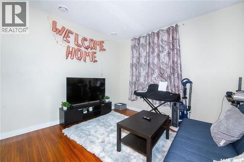 155 Marlatte Crescent, Saskatoon, SK - Indoor Photo Showing Living Room