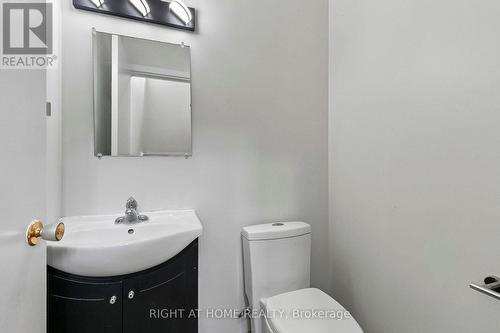 29 Cheatham Place, Toronto, ON - Indoor Photo Showing Bathroom