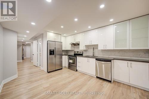 39 Schuster Lane, Vaughan, ON - Indoor Photo Showing Kitchen