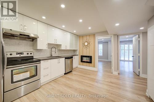 39 Schuster Lane, Vaughan, ON - Indoor Photo Showing Kitchen