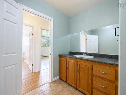 365 Johnson Rd, Georges River, NS - Indoor Photo Showing Bathroom
