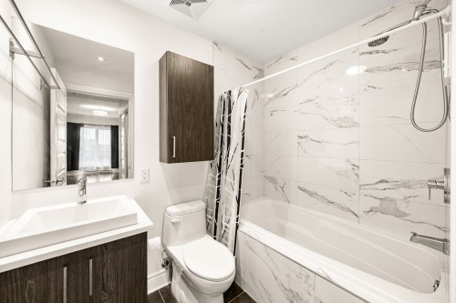 Master Bathroom - 507-4125 Boul. St-Jean, Dollard-Des-Ormeaux, QC - Indoor Photo Showing Bathroom