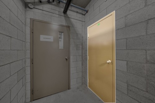 Storage - 507-4125 Boul. St-Jean, Dollard-Des-Ormeaux, QC - Indoor