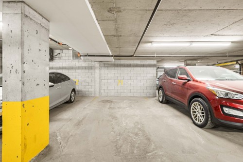 Parking - 507-4125 Boul. St-Jean, Dollard-Des-Ormeaux, QC - Indoor Photo Showing Garage