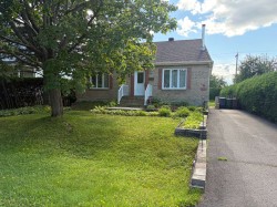 2703 Av. Bériot  Boisbriand, QC J7H 1T7