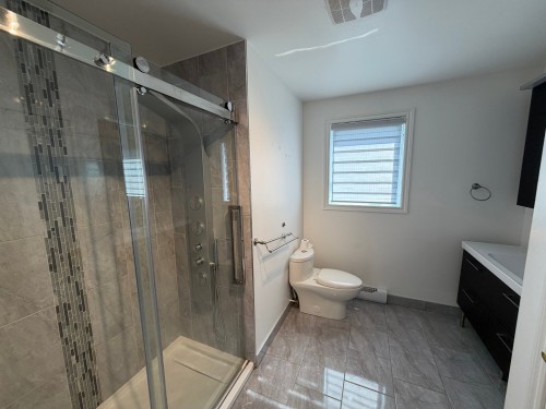 Salle de bains - 2703 Av. Bériot, Boisbriand, QC - Indoor Photo Showing Bathroom