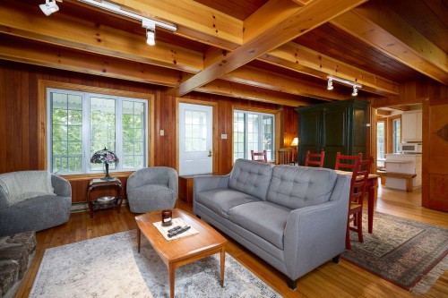 Salon - 125 Ch. Des Cèdres, Sainte-Anne-Des-Lacs, QC - Indoor Photo Showing Living Room