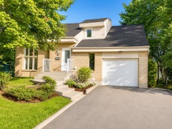 87 Rue Denault  Kirkland, QC H9J 3X3