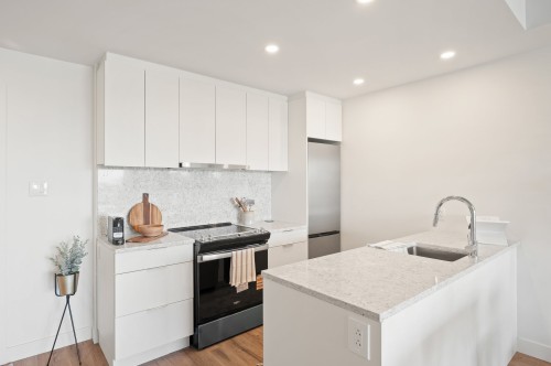 Cuisine - 303-4420 Boul. Lévesque E., Laval (Saint-Vincent-De-Paul), QC - Indoor Photo Showing Kitchen With Upgraded Kitchen