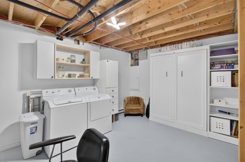 Salle de lavage - 1732 Ch. Du Lac-Paquet E., Rivière-Rouge, QC - Indoor Photo Showing Laundry Room