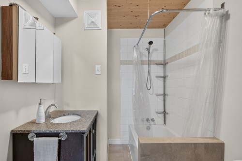 Bathroom - 1752 Ch. Du 5E-Rang S., Rivière-Rouge, QC - Indoor Photo Showing Bathroom