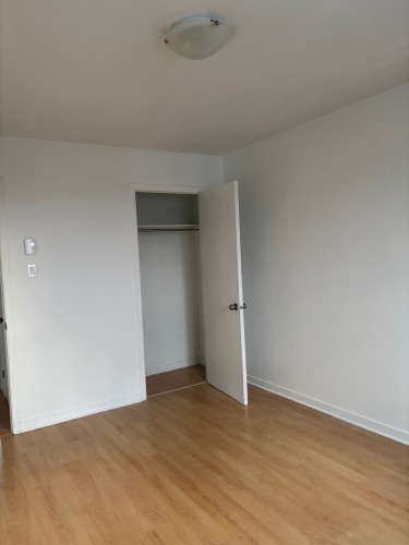 Chambre à coucher - 1-3475 Rue Gélineau, Longueuil (Saint-Hubert), QC - Indoor Photo Showing Other Room