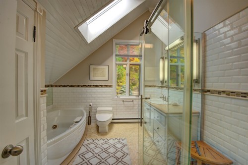Salle de bains attenante à la CCP - 276 Ch. Du Belvédère, Piedmont, QC - Indoor Photo Showing Bathroom