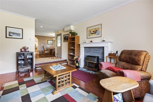2193 Cardinal Pl, Comox, BC 