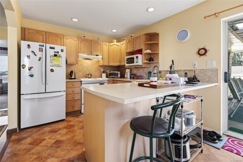 2193 Cardinal Pl, Comox, BC 