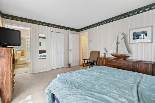 2193 Cardinal Pl, Comox, BC 