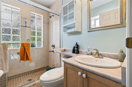 2193 Cardinal Pl, Comox, BC 