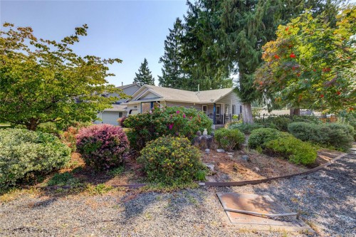 2193 Cardinal Pl, Comox, BC 