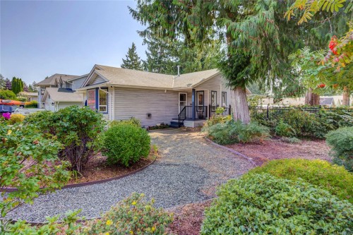 2193 Cardinal Pl, Comox, BC 